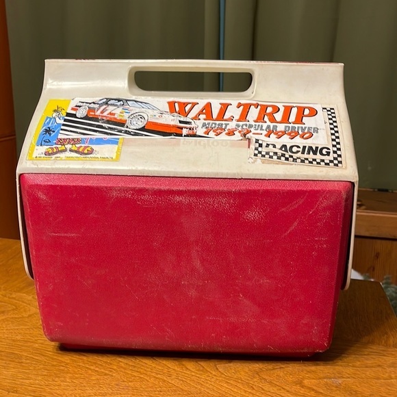 Vintage 1980s Red White Igloo Cooler Vintage Igloo Travel Cooler - Picture 1 of 14